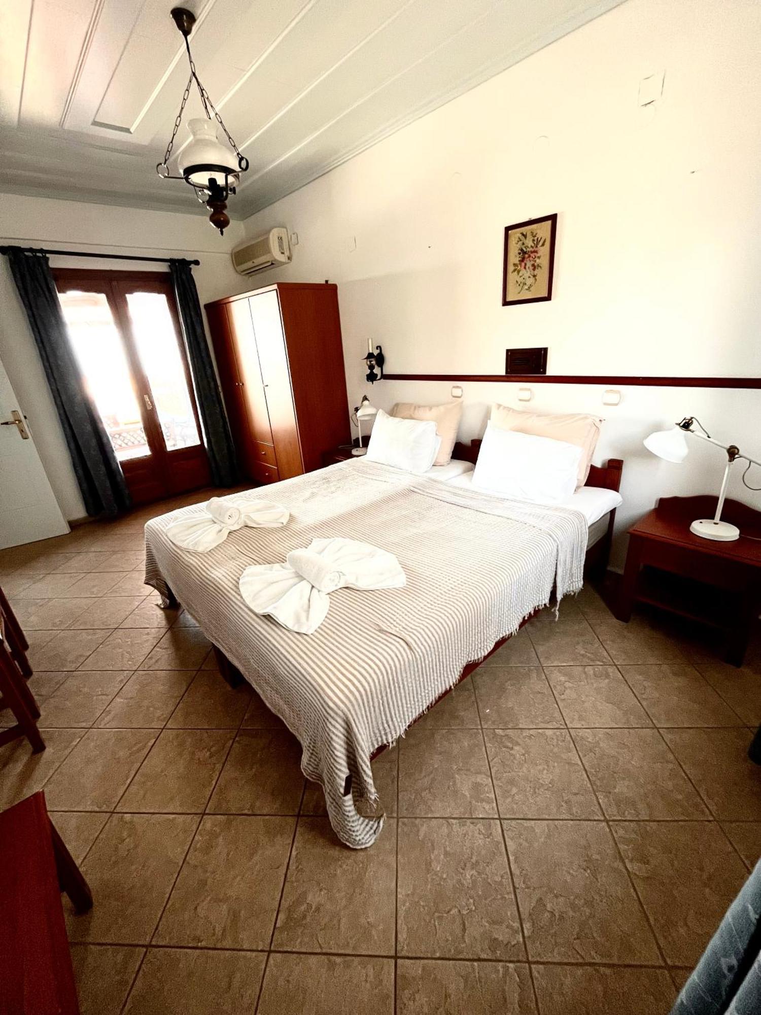 Pantheon Apartments & Studios Marathókampos Esterno foto