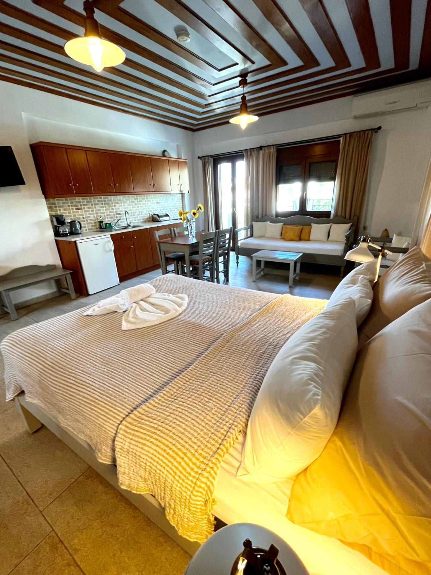 Pantheon Apartments & Studios Marathókampos Esterno foto